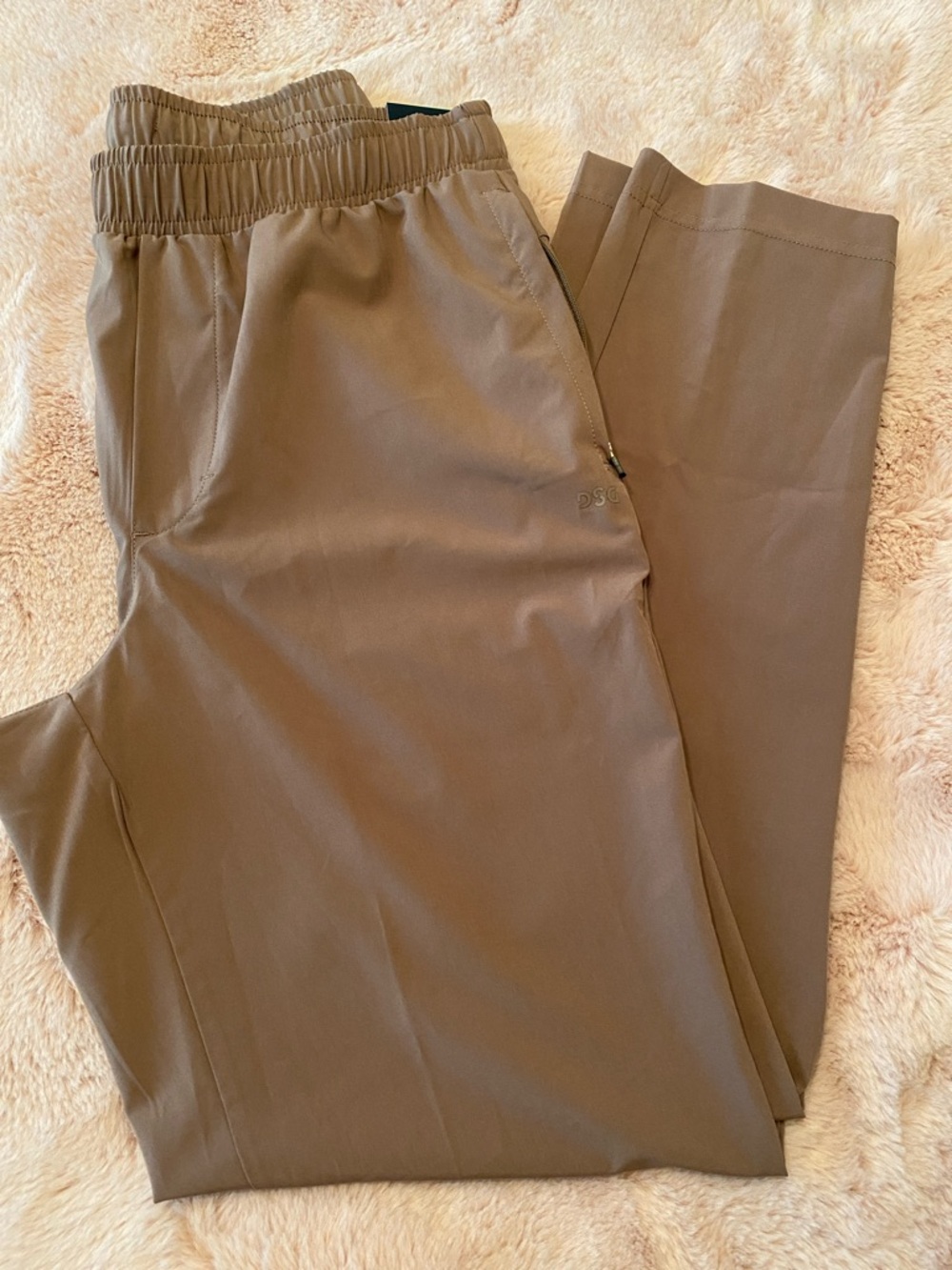 DSG Men's Elastic-Waist Agility Slim Taper in Warm Almond